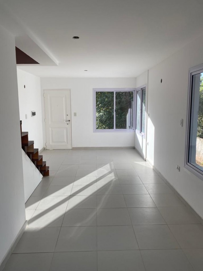 Duplex En Donato Alvarez