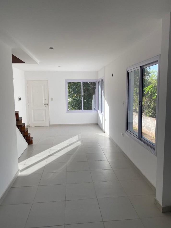 Duplex En Donato Alvarez